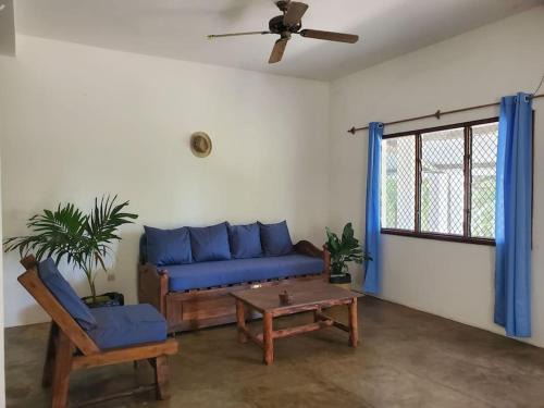 Mahajanga Apartment | Family-Friendly Villa Steps from the Beach with Breakfast