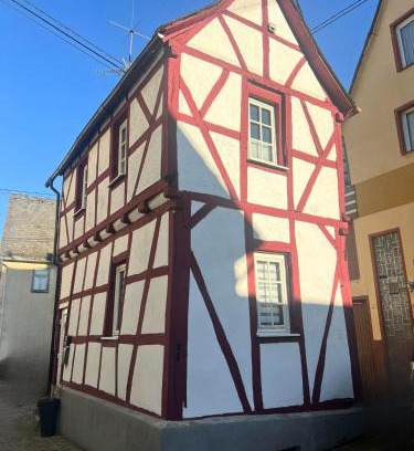 Rhens Ski Chalet | Historic Tiny House by the Rhine - Rated 9/10 and Family-Friendly