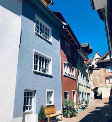 Waldshut-Tiengen Apartment | Inviting Stadthaus: Family-Friendly Retreat in the City