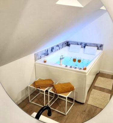 Cambrai Apartment | Relaxing Stargaze Retreat with Spa and Hot Tub Amenities