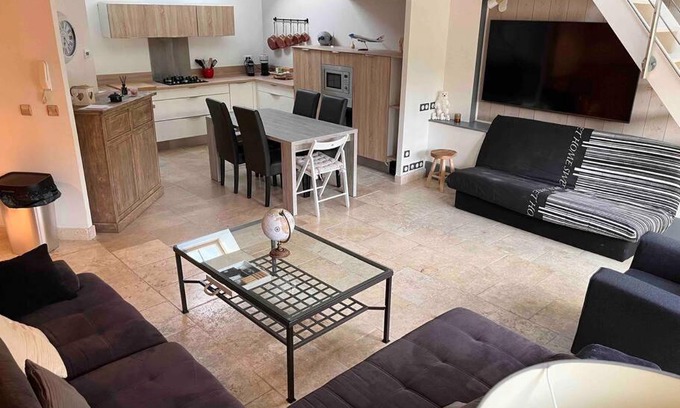Vernou-la-Celle-sur-Seine Apartment | Peaceful Retreat 45 Min from Paris - Pet & Child Friendly