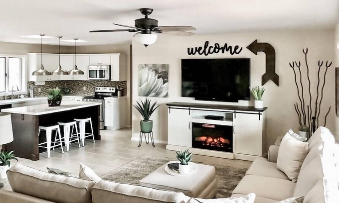 Sedona House | Relax by the Chapel: Inviting Ocean Views & Hot Tub