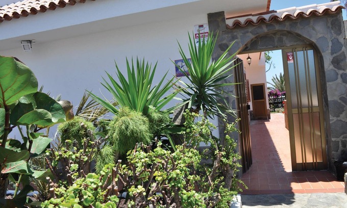 Arenas del Mar House | Inviting House with Ocean Views and Lush Gardens