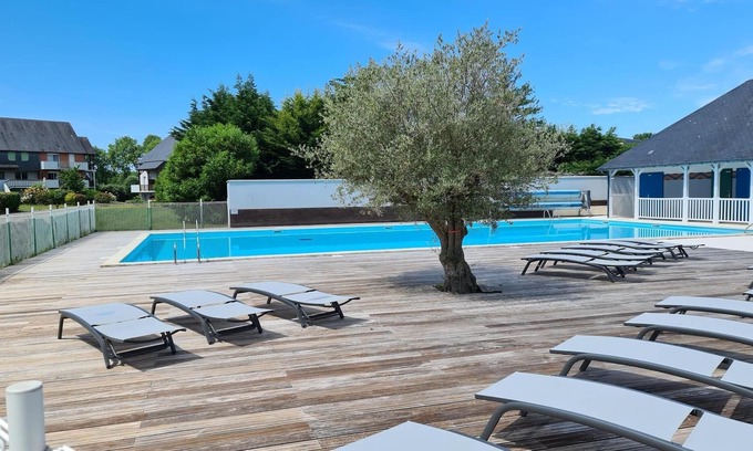 La Riviere-Saint-Sauveur Apartment | Charming 54 m² apartment with swimming pool