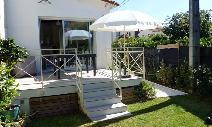 Saint-Georges-de-Didonne House | Idyllic Centre St Georges House: Steps from Beach & Shops