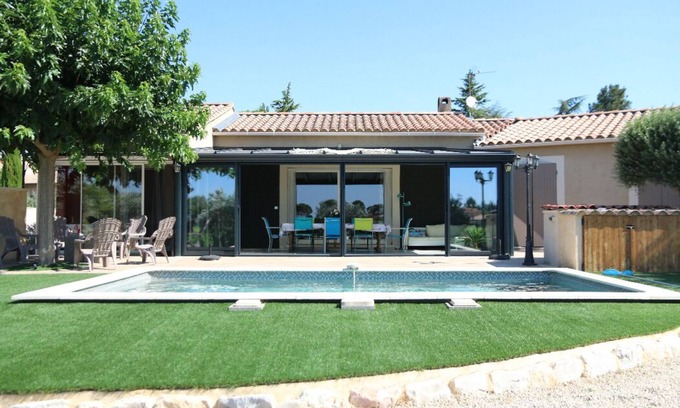 Sainte-Cecile-les-Vignes House | Elegant Villa with Pool & Vineyard Views – Rated 10/10