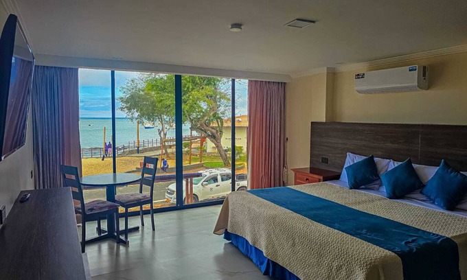 Puerto Baquerizo Moreno Apartment | Charming apartment in fabulous Puerto Baquerizo Moreno with AC, WiFi