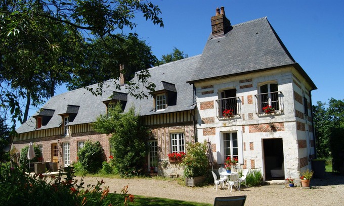 Bretteville-du-Grand Caux Cottage | Charming Normandy cottage chestnut Le Puits XVII