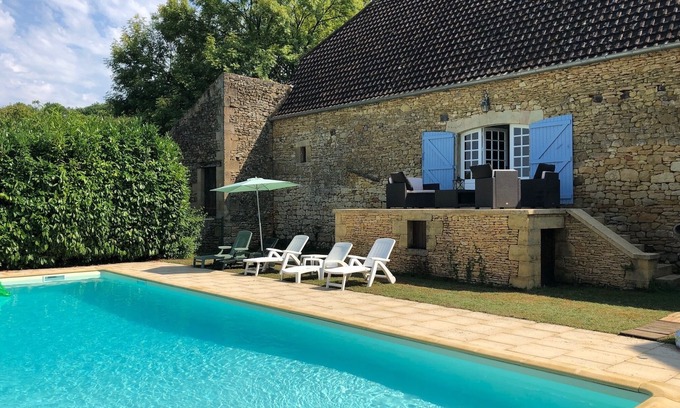Marcillac-Saint-Quentin House | Relaxing 4-Star Hotel with Heated Pool & Ocean Views