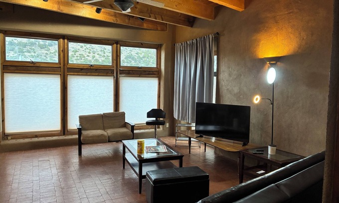 Canoncito House | Charming 1.5 Bedrooms, 1600 sq. Ft Guest House Views/Yard W/D High Ceilings
