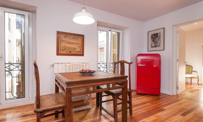 Old Town Apartment | Cozy 1-Bed Apartment with Kitchen in San Sebastian