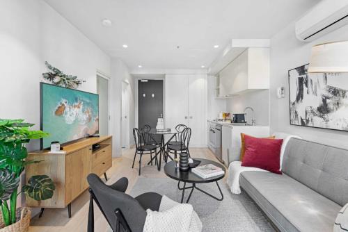 Collingwood Apartment | Cozy 1-Bed Apartment with Pool Access and Balcony