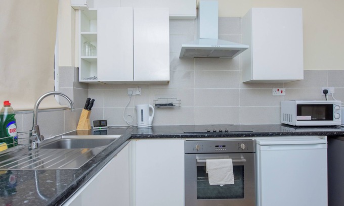 Finsbury Park Apartment | Cozy 1-Bed Apartment in London with Family-Friendly Amenities