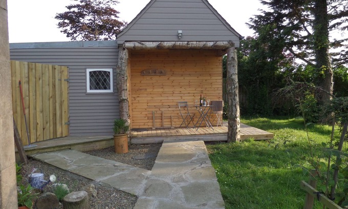 Boyndie Cabin | Cozy 1-Bed Garden Lodge in Boyndie, Banff with Ocean View