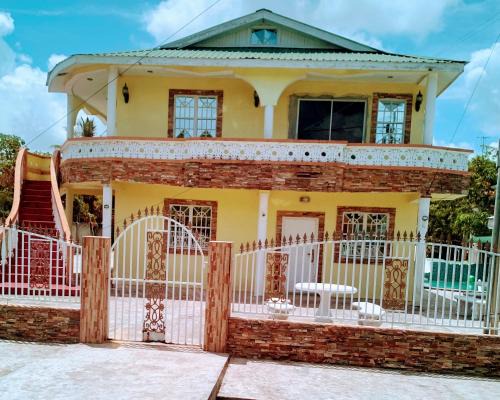 Georgetown House | Cozy 1-Bed House with Pool in Historic Georgetown