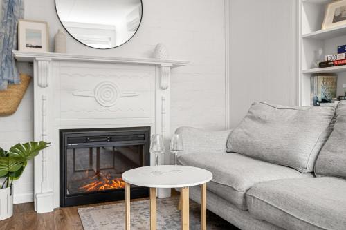St Kilda West Apartment | Charming 1-Bed with Fireplace by the Beach