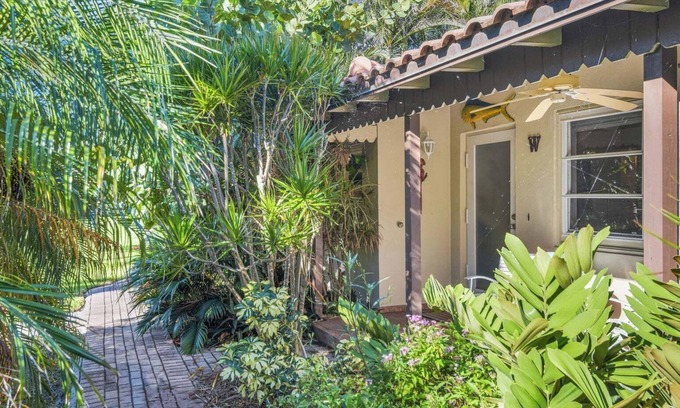 Survey Creek Villa | Charming 1-bedroom villa with AC, WiFi in amazing Hillsboro Beach