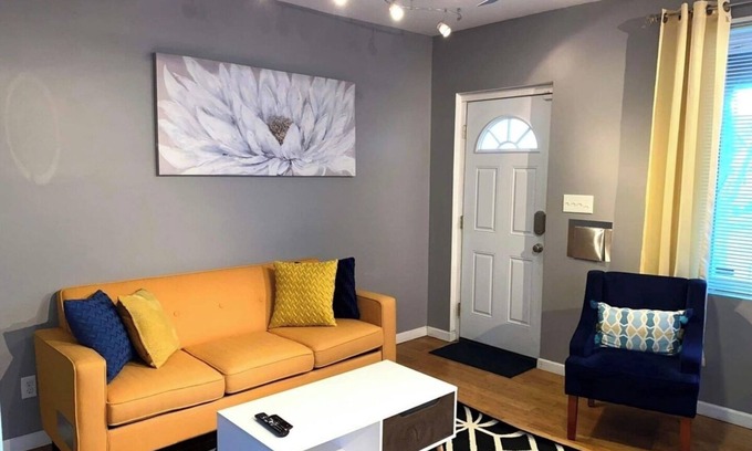 Westwood Apartment | Charming 1-bedroom apartment with WiFi, AC in marvelous Cincinnati