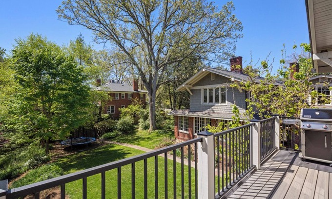 Kenilworth Apartment | Charming 1-bedroom apartment in brilliant Asheville with WiFi, AC