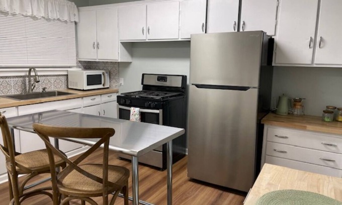 Little Italy Apartment | Charming 1-bedroom apartment in Little Italy with AC, WiFi