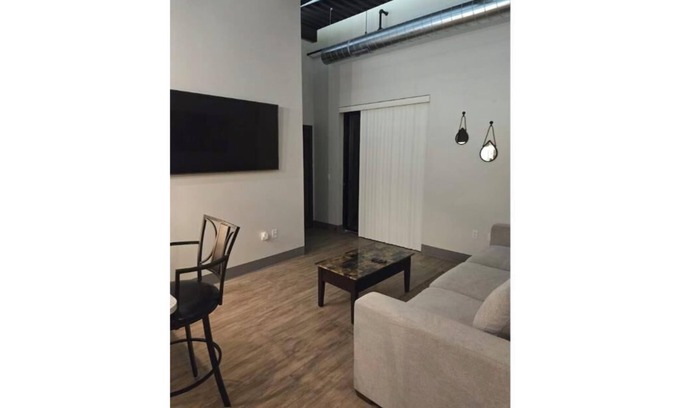 Central Business District Apartment | Charming 1-bedroom apartment with WiFi and AC in Kalamazoo