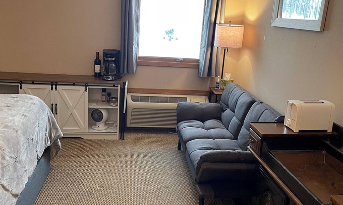 Mancelona Condo | Charming 1-bedroom condo at the base of Schuss Mountain. Ski in/Ski out.