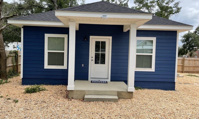 South Pensacola Cottage | Ocean View Cottage with Spa & Breakfast - Guest Rated 9.6