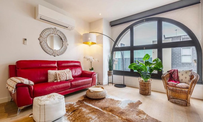Cremorne Apartment | Elegant 1-Bedroom Heritage Apartment for Your Getaway