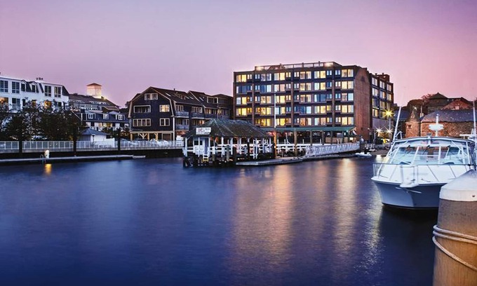 Yachting Village Condo | Beautiful 1 Bedroom Suite with Kitchen in Newport Harbor