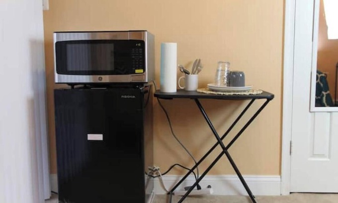 Lanham House | Charming 1-bedroom townhome in Lanham with AC