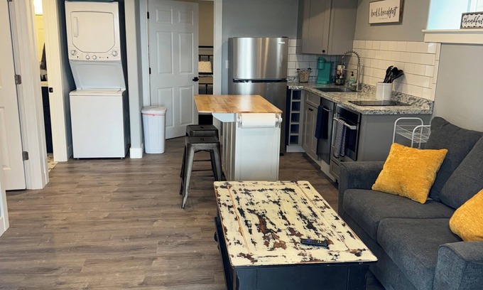 Castle Rock Apartment | Charming 1-bedroom apartment with AC, WiFi in fabulous Castle Rock