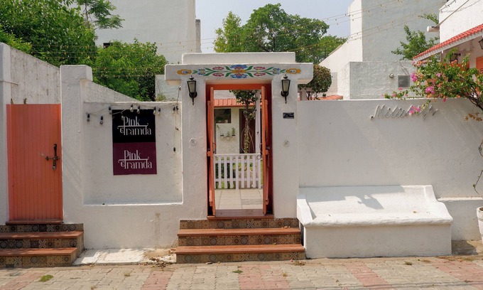 Gomti Nagar Villa | Charming 1-bedroom villa in delightful Lucknow with AC