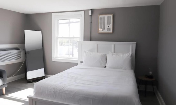 Nashville Hotel | Budget-Friendly 1 BR Retreat Just 10 Min from Nashville