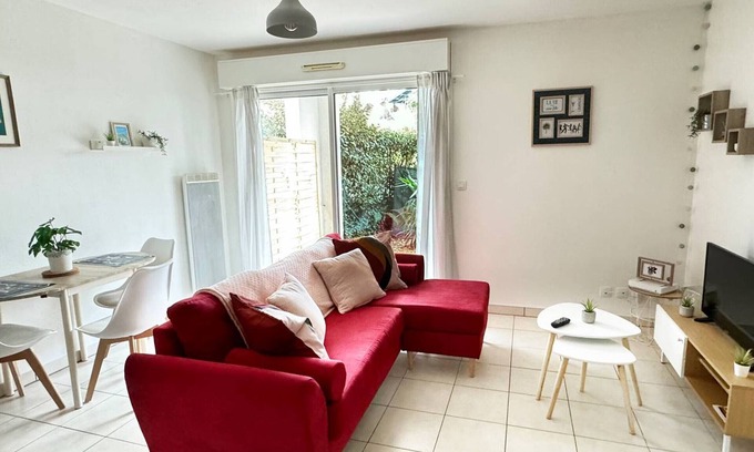 Cambo-les-Bains Apartment | Pet-Friendly Apartment in Cambo-les-Bains with Spa Access
