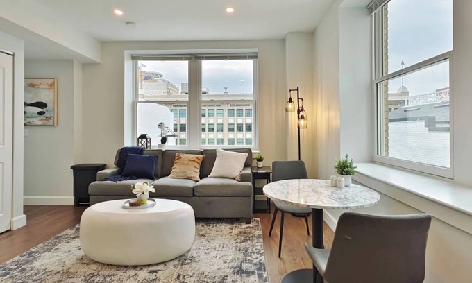 Downtown Jacksonville Apartment | Cozy 1 BR Apartments Near TIAA Bank Field - Pet Friendly!