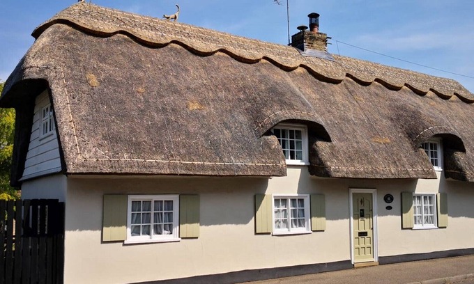 Over Cottage | Beautiful 18C Thatched Cottage: Child-Friendly Retreat