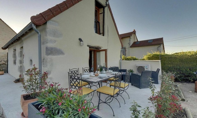 Taxat-Senat Cottage | Gite Taxat-Senat: Pet-Friendly Stay with Spa and Breakfast