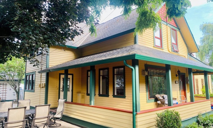 Canoe House | Heritage House by the Lake: 10/10 Guest Rating & Ocean View