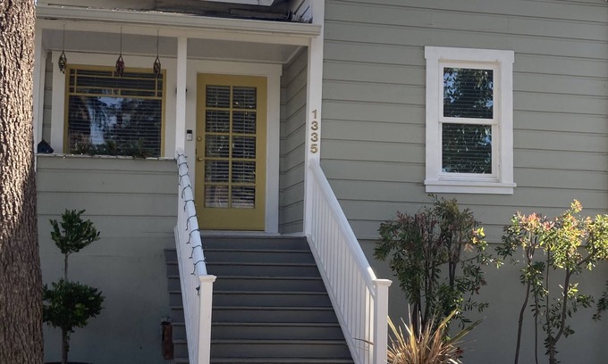 St. Helena Cottage | Cozy 1920's Cottage in St. Helena - Steps from Town