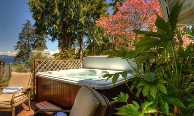 South Colby House | Inviting 1920's English Cottage with Scenic Water Views