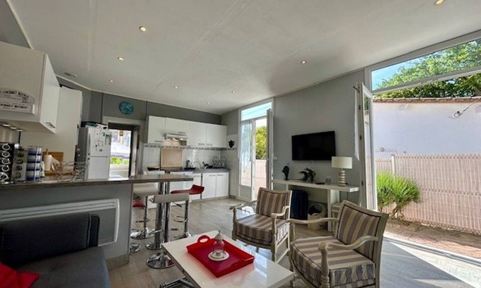 Pontaillac House | Villa Royan: Oceanfront Retreat for 7 with Top Ratings