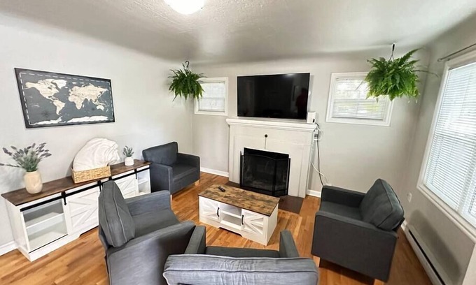 College Hill House | Rustic 1930s Home: Family-Friendly with Breakfast Included