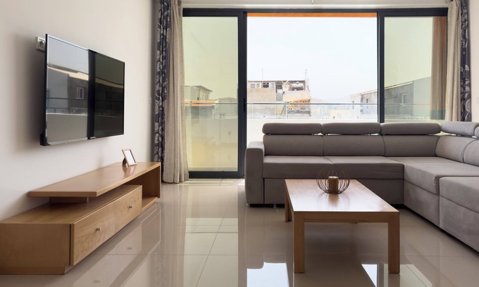 Praia Apartment | Charming 1BD Apt - Plato Pedestrian Street - LCGR