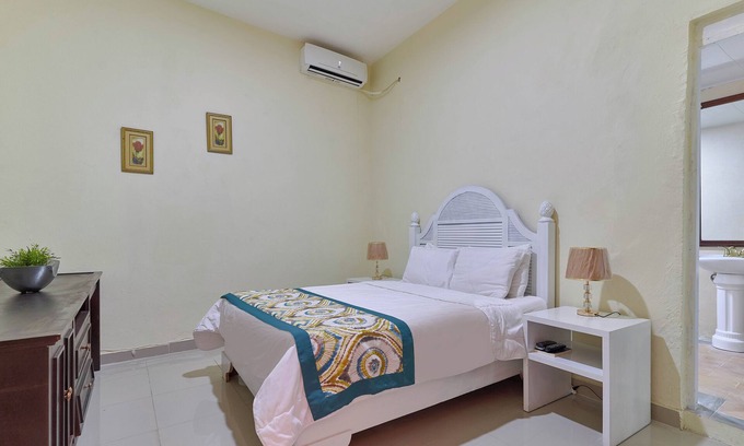 San Anton Hotel | Charming 1BR Hotel Room in Historic Zona Colonial with WiFi and AC