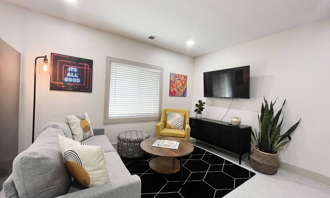 Donelson House | Convenient 1BR Retreat near Airport & Music City - Rated 9.8