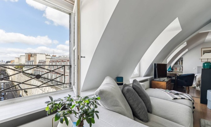 Quartier de la Place-Vendome Apartment | Top-Rated 1BR Retreat Near Tuileries & Louvre