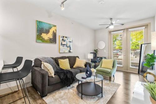 Chestnut Apartment | Pet-Friendly 1BR Oasis with Pool and Free Parking