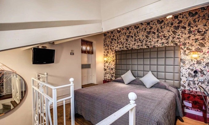 Rione III Colonna Apartment | Inviting 1BR Suite Near La Fontana di Trevi with Kitchen