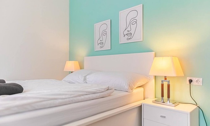 Rudolfsheim-Funfhaus Apartment | Budget-Friendly 1BR Viennese Apartment in Central Location