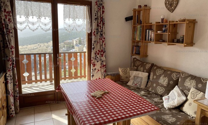Les Angles Apartment | Cozy Apartment Les Angles: Ideal for Families & Pets